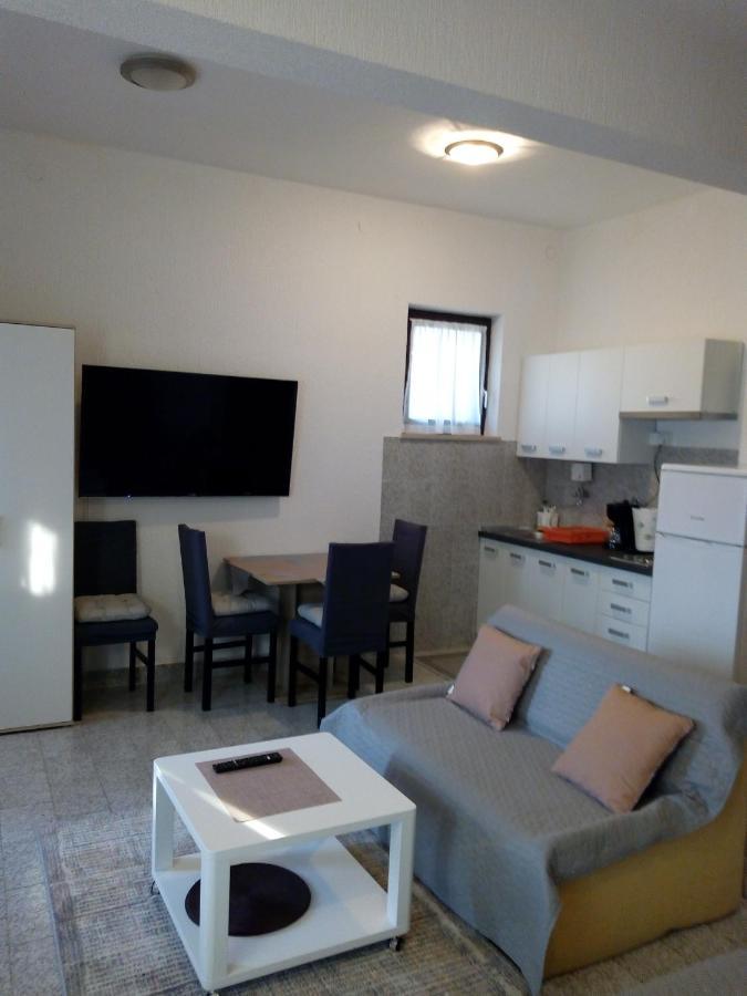 Apartmani Alma Пула Екстер'єр фото