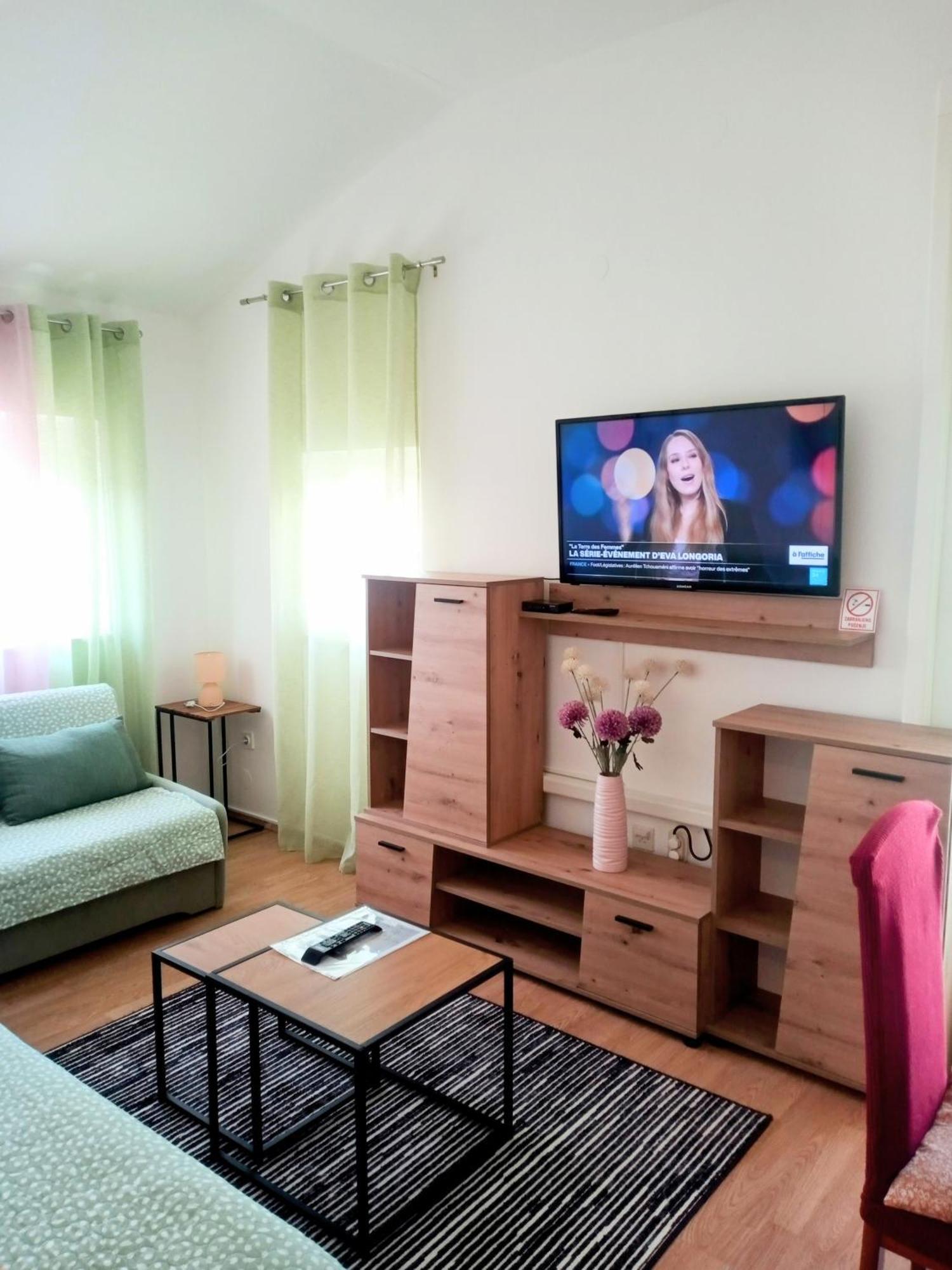 Apartmani Alma Пула Екстер'єр фото