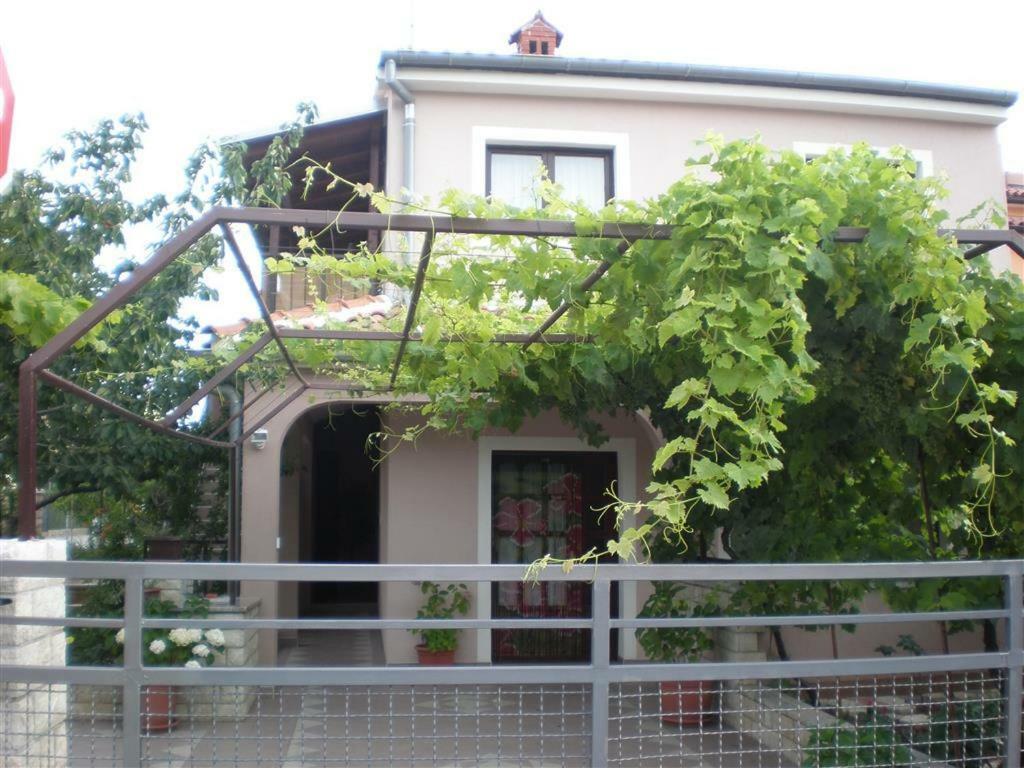 Apartmani Alma Пула Екстер'єр фото